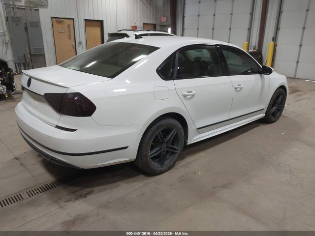 Продажа на аукционе авто 2017 Volkswagen Passat 1.8t R-line, vin: 1VWDT7A30HC082006, номер лота: 44913616