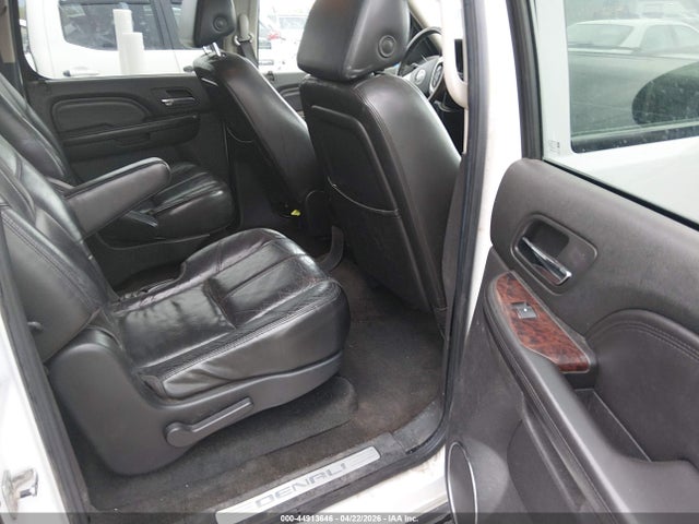 44913646 :رقم المزاد ، 1GKFK668X7J220887 vin ، 2007 Gmc Yukon Xl 1500 Denali مزاد بيع