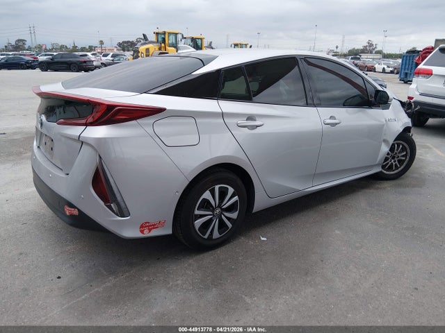 Toyota Prius Prime Advanced 2018 JTDKARFP9J3096564 Image 4
