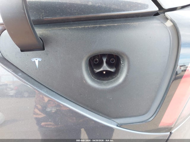 Tesla Model Y Long Range Dual Motor All-wheel Drive 2022 7SAYGAEEXNF366830 Image 18