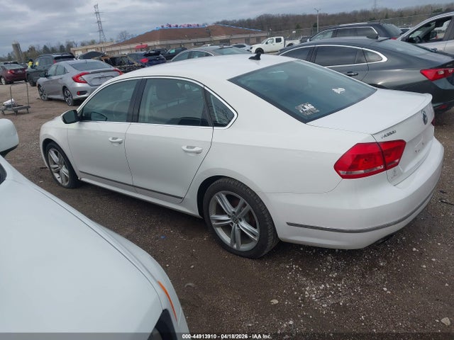 2015 Volkswagen Passat 1.8t Se მანქანა იყიდება აუქციონზე, vin: 1VWBS7A34FC014315, აუქციონის ნომერი: 44913910