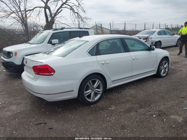2015 Volkswagen Passat 1.8t Se მანქანა იყიდება აუქციონზე, vin: 1VWBS7A34FC014315, აუქციონის ნომერი: 44913910