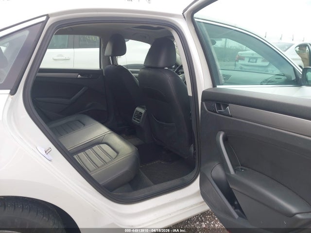 2015 Volkswagen Passat 1.8t Se მანქანა იყიდება აუქციონზე, vin: 1VWBS7A34FC014315, აუქციონის ნომერი: 44913910