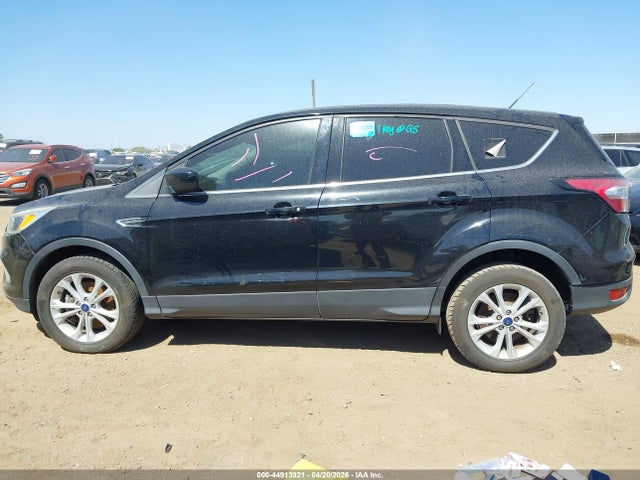 1FMCU0G99HUE74244 Ford ESCAPE SE