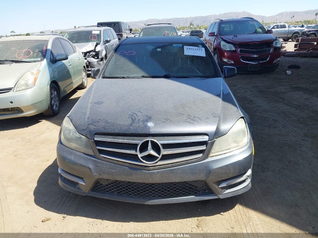 2013 Mercedes-benz C 250 Sport მანქანა იყიდება აუქციონზე, vin: WDDGF4HB1DR253703, აუქციონის ნომერი: 44913923