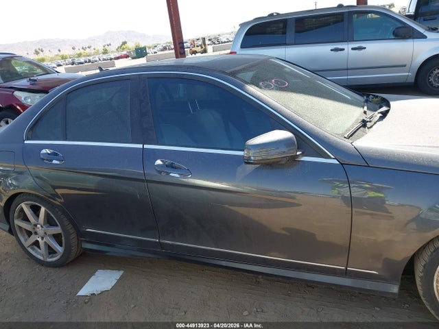 2013 Mercedes-benz C 250 Sport მანქანა იყიდება აუქციონზე, vin: WDDGF4HB1DR253703, აუქციონის ნომერი: 44913923