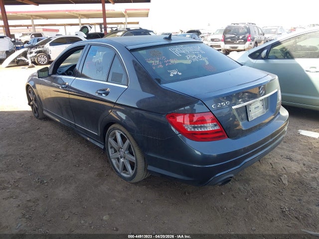 2013 Mercedes-benz C 250 Sport მანქანა იყიდება აუქციონზე, vin: WDDGF4HB1DR253703, აუქციონის ნომერი: 44913923