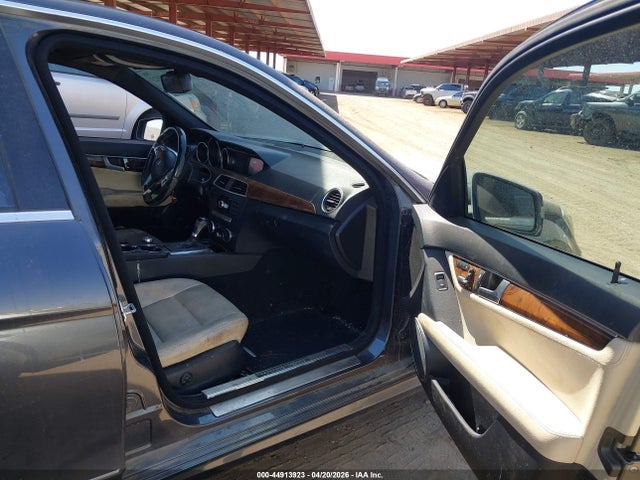 2013 Mercedes-benz C 250 Sport მანქანა იყიდება აუქციონზე, vin: WDDGF4HB1DR253703, აუქციონის ნომერი: 44913923