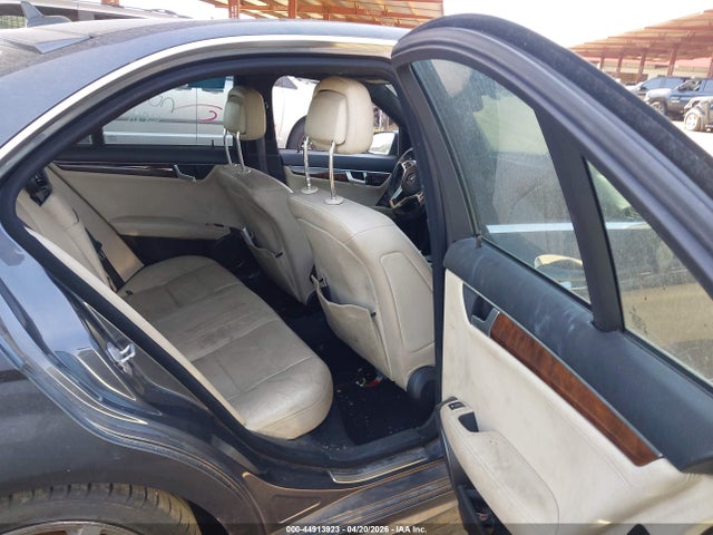 2013 Mercedes-benz C 250 Sport მანქანა იყიდება აუქციონზე, vin: WDDGF4HB1DR253703, აუქციონის ნომერი: 44913923