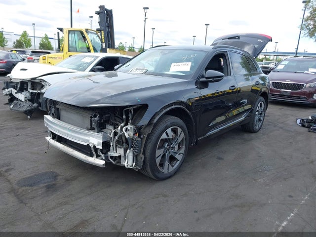 2022 Audi E-tron Premium Quattro მანქანა იყიდება აუქციონზე, vin: WA1AAAGE7NB013150, აუქციონის ნომერი: 44913938