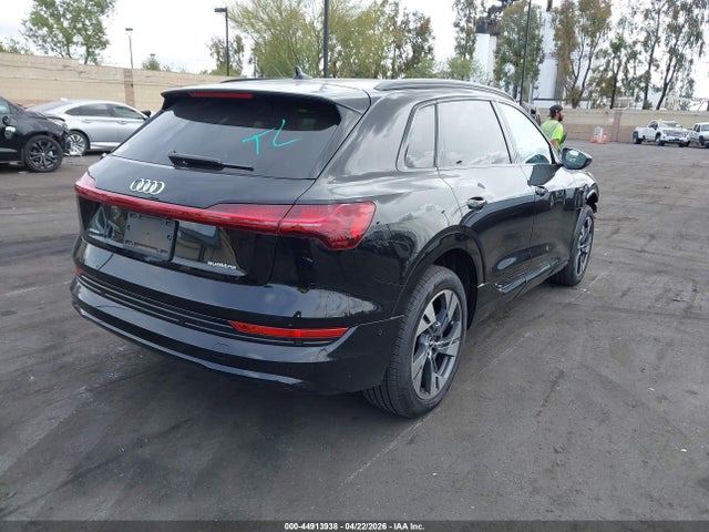 2022 Audi E-tron Premium Quattro მანქანა იყიდება აუქციონზე, vin: WA1AAAGE7NB013150, აუქციონის ნომერი: 44913938