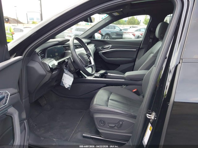 2022 Audi E-tron Premium Quattro მანქანა იყიდება აუქციონზე, vin: WA1AAAGE7NB013150, აუქციონის ნომერი: 44913938
