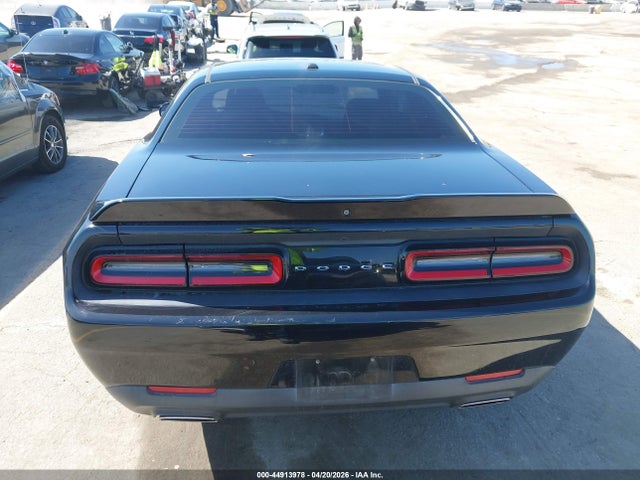 2C3CDZAG7KH503593 Dodge Challenger Sxt