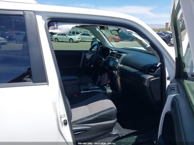 Toyota 4RUNNER SR5 2014 JTEBU5JR5E5152790 Image 5