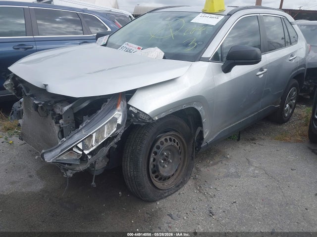 2T3H1RFVXMC112170 Toyota RAV4 LE