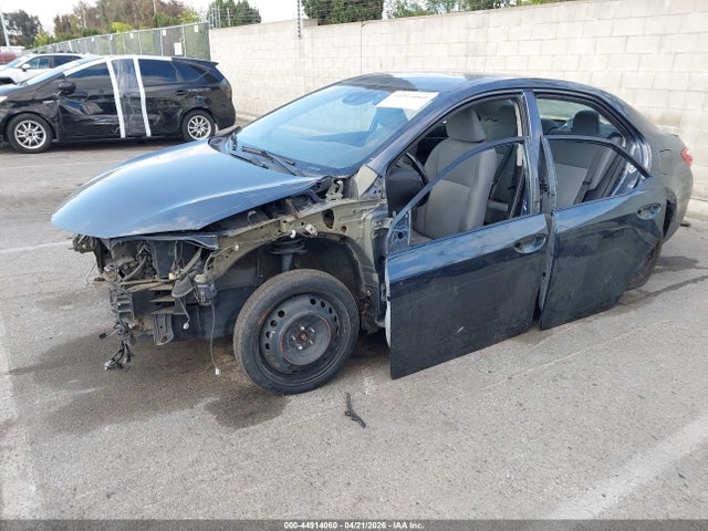 Toyota COROLLA SE 2018 5YFBURHE6JP822049 Image 2