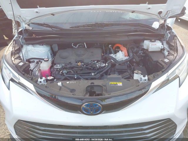 5TDZSKFC6NS042689 Toyota Sienna Limited