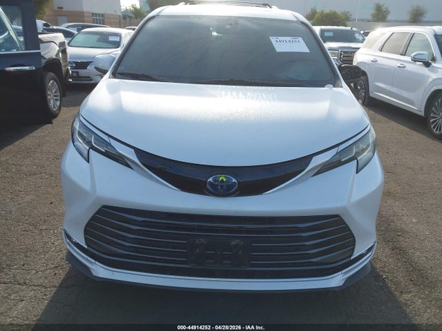 5TDZSKFC6NS042689 Toyota Sienna Limited