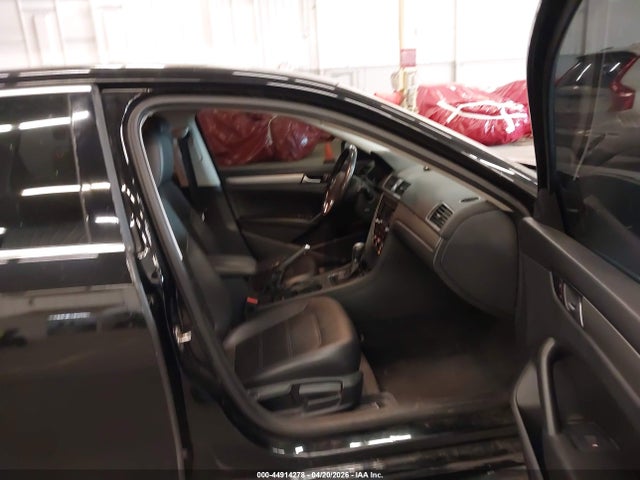1VWAT7A39FC081081 Volkswagen Passat 1.8t Limited Edition