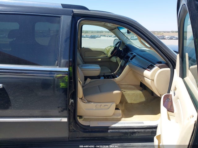 44914282 :رقم المزاد ، 1GYFK66827R321851 vin ، 2007 Cadillac Escalade Esv Standard مزاد بيع
