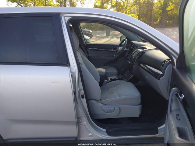 Продаж на аукціоні авто 2011 Kia Sorento Lx, vin: 5XYKT3A12BG085770, номер лоту: 44914301