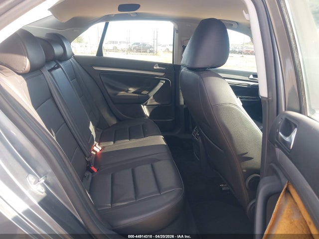 Продажа на аукционе авто 2010 Volkswagen Jetta Limited Edition, vin: 3VWAZ7AJ3AM101538, номер лота: 44914310