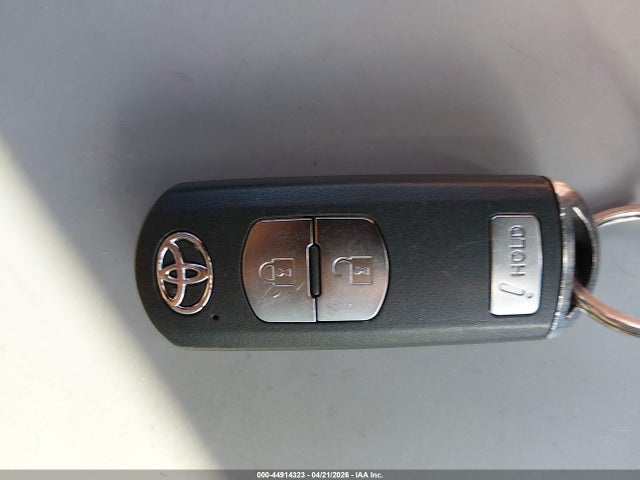 44914323 :رقم المزاد ، 3MYDLBJV0LY709506 vin ، 2020 Toyota Yaris Le مزاد بيع
