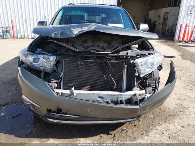 2013 Toyota Highlander Se V6 მანქანა იყიდება აუქციონზე, vin: 5TDBK3EH7DS237560, აუქციონის ნომერი: 44914363