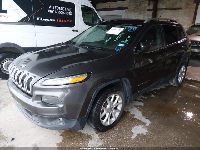 1C4PJLCB5GW303096 Jeep Cherokee Latitude