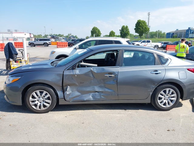 Продаж на аукціоні авто 2017 Nissan Altima 2.5 S, vin: 1N4AL3AP8HN352661, номер лоту: 44914387