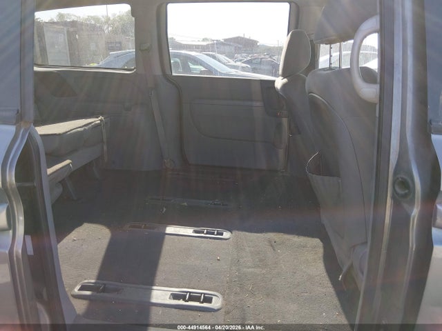 44914564 :رقم المزاد ، KNDMG4C76B6368812 vin ، 2011 Kia Sedona Lx مزاد بيع
