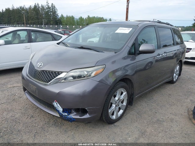 5TDXK3DC1GS736662 Toyota Sienna Se 8 Passenger