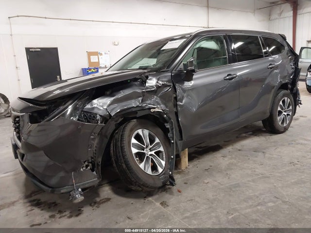 2022 Toyota Highlander Xle მანქანა იყიდება აუქციონზე, vin: 5TDGZRBH8NS596782, აუქციონის ნომერი: 44915127