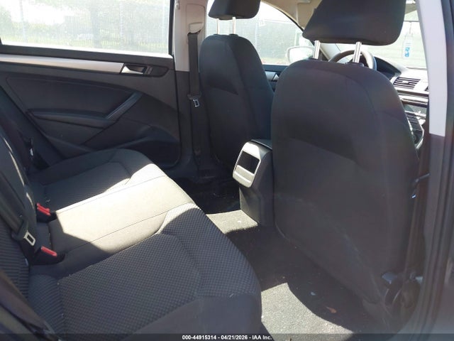 Продаж на аукціоні авто 2014 Volkswagen Passat 1.8t S, vin: 1VWAT7A36EC030037, номер лоту: 44915314
