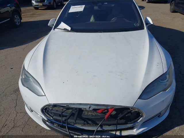 2015 Tesla Model S 85d/p85d მანქანა იყიდება აუქციონზე, vin: 5YJSA1V41FF100920, აუქციონის ნომერი: 44915430