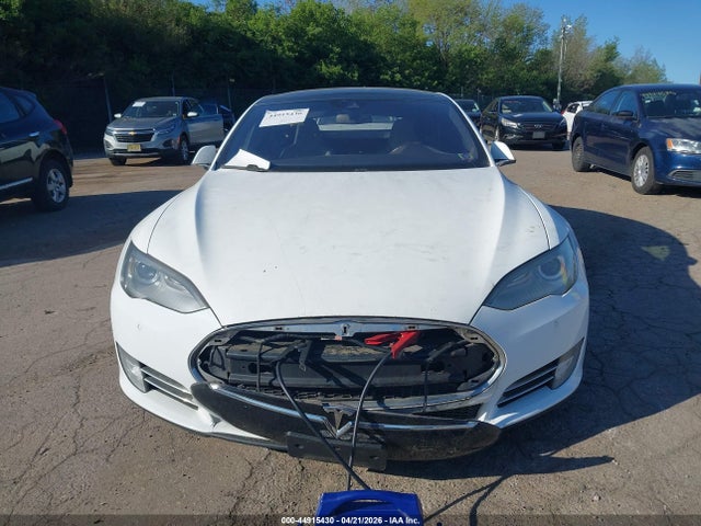 2015 Tesla Model S 85d/p85d მანქანა იყიდება აუქციონზე, vin: 5YJSA1V41FF100920, აუქციონის ნომერი: 44915430