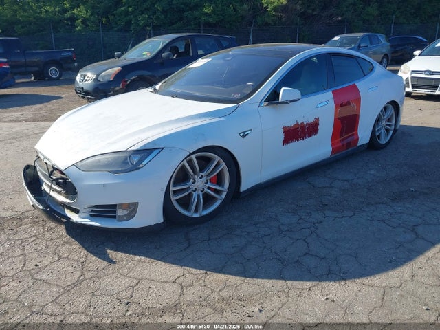 2015 Tesla Model S 85d/p85d მანქანა იყიდება აუქციონზე, vin: 5YJSA1V41FF100920, აუქციონის ნომერი: 44915430