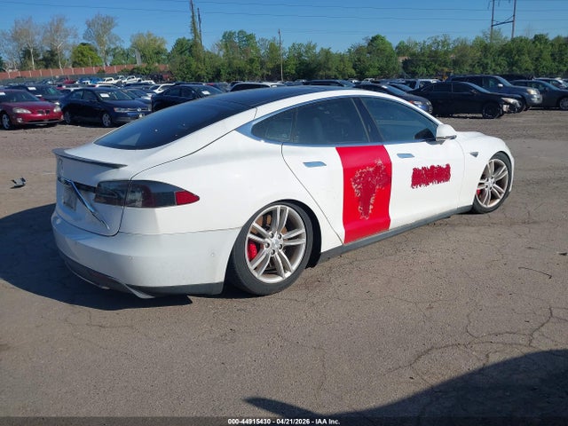 2015 Tesla Model S 85d/p85d მანქანა იყიდება აუქციონზე, vin: 5YJSA1V41FF100920, აუქციონის ნომერი: 44915430