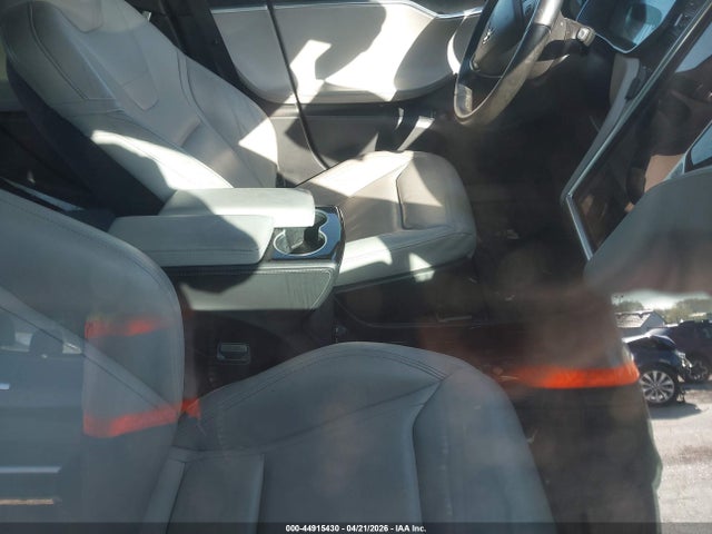 2015 Tesla Model S 85d/p85d მანქანა იყიდება აუქციონზე, vin: 5YJSA1V41FF100920, აუქციონის ნომერი: 44915430