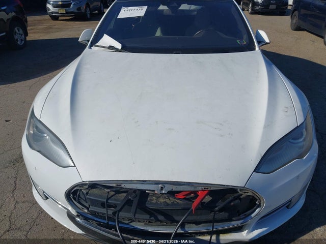 2015 Tesla Model S 85d/p85d მანქანა იყიდება აუქციონზე, vin: 5YJSA1V41FF100920, აუქციონის ნომერი: 44915430
