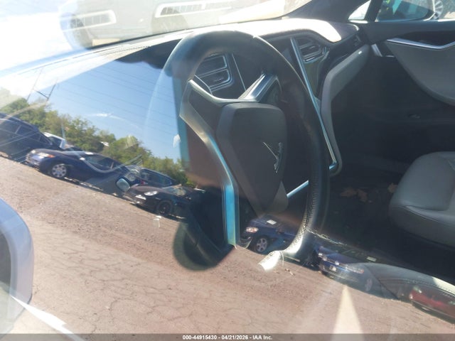 2015 Tesla Model S 85d/p85d მანქანა იყიდება აუქციონზე, vin: 5YJSA1V41FF100920, აუქციონის ნომერი: 44915430