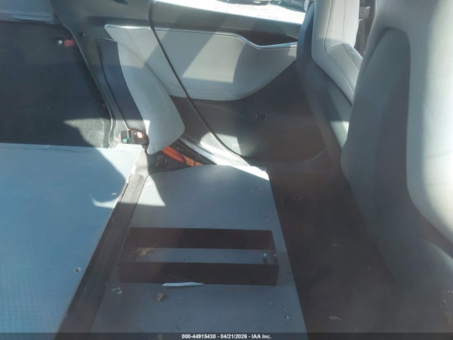 2015 Tesla Model S 85d/p85d მანქანა იყიდება აუქციონზე, vin: 5YJSA1V41FF100920, აუქციონის ნომერი: 44915430