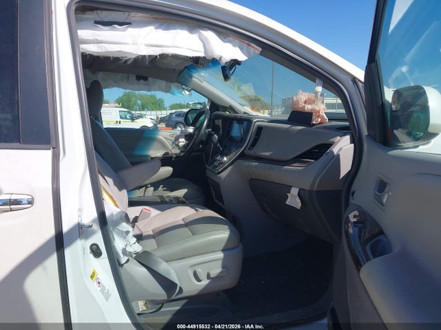 Продажа на аукционе авто 2017 Toyota Sienna Xle Premium 8 Passenger, vin: 5TDYZ3DC3HS803652, номер лота: 44915532