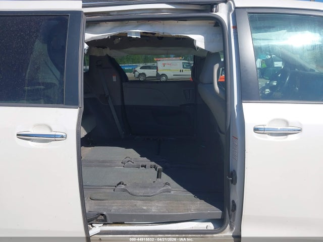 Продажа на аукционе авто 2017 Toyota Sienna Xle Premium 8 Passenger, vin: 5TDYZ3DC3HS803652, номер лота: 44915532
