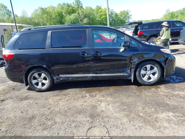Продажа на аукционе авто 2017 Toyota Sienna Le 8 Passenger, vin: 5TDKZ3DC2HS793993, номер лота: 44915607