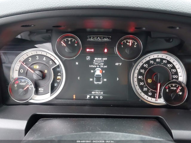 44915841 :رقم المزاد ، 1C6RR7LM9JS321973 vin ، 2018 Ram 1500 Big Horn  4x4 5'7 Box مزاد بيع