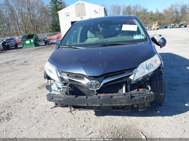 2018 Toyota Sienna Le 8 Passenger მანქანა იყიდება აუქციონზე, vin: 5TDKZ3DC1JS960012, აუქციონის ნომერი: 44916209