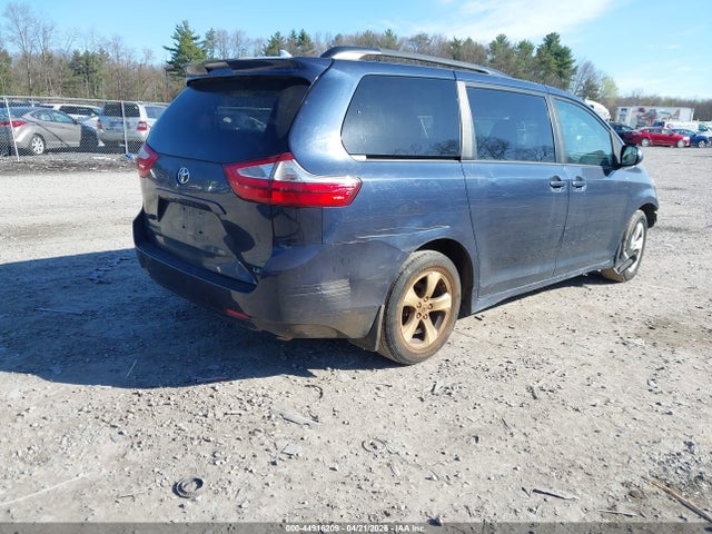 2018 Toyota Sienna Le 8 Passenger მანქანა იყიდება აუქციონზე, vin: 5TDKZ3DC1JS960012, აუქციონის ნომერი: 44916209
