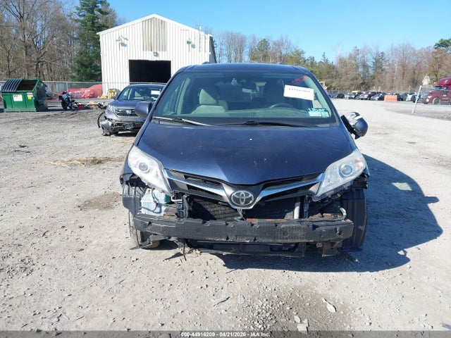 2018 Toyota Sienna Le 8 Passenger მანქანა იყიდება აუქციონზე, vin: 5TDKZ3DC1JS960012, აუქციონის ნომერი: 44916209