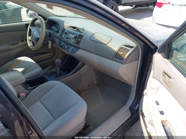 2004 Toyota Camry Le V6 მანქანა იყიდება აუქციონზე, vin: 4T1BF30K44U586657, აუქციონის ნომერი: 44916353